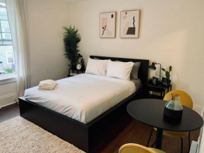 Pet-Friendly Lovely Studio #2 at Doggy Digs, Balcony